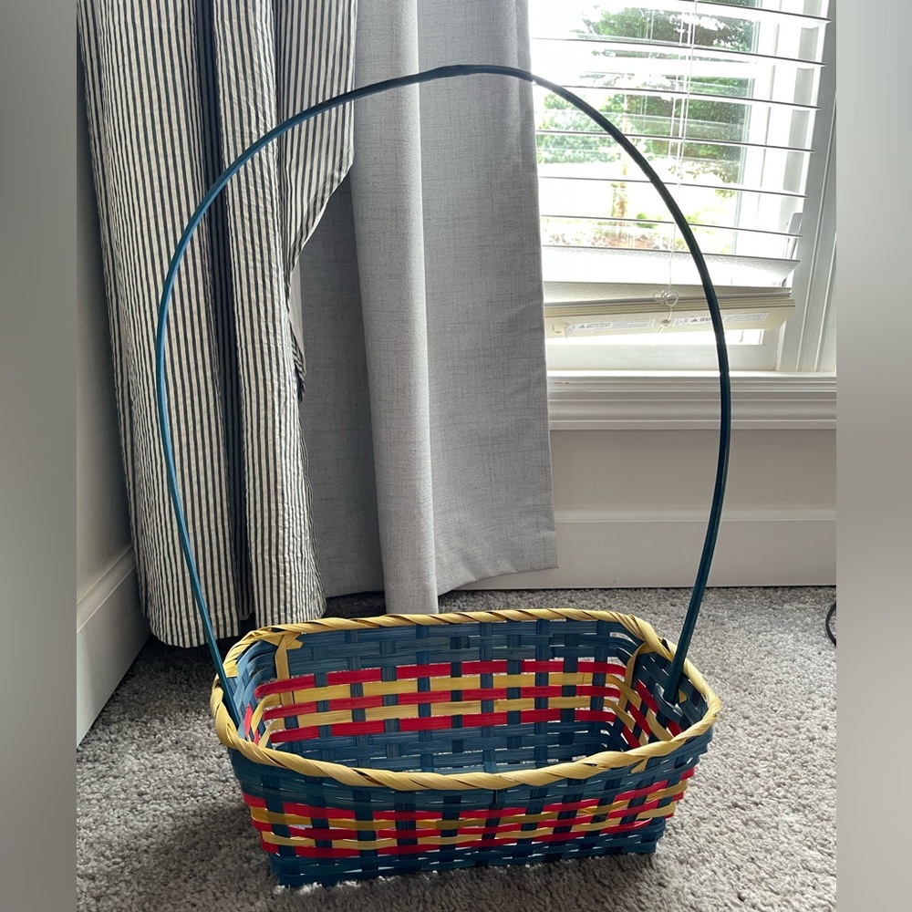 🍒4/$15 Colorful Woven Easter Basket with Handle